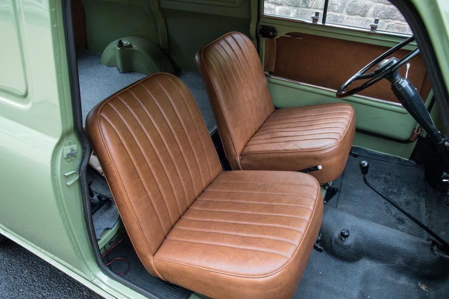 Интерьер Austin Mini Van (ADO15) 1960 года  (фото 6 из 30)